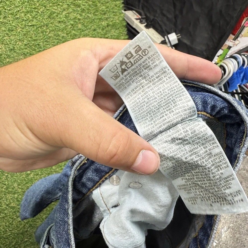 Levis shop confidence